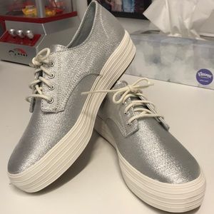 Women’s Keds Size 8 Silver Lace-up Sneakers